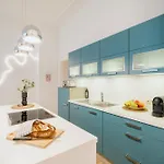 Apartament Homely - Luxurious, Spacious, Near Victory Column, River