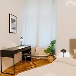 Homely - Luxurious, Spacious, Near Victory Column, River Berlin