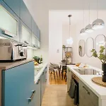 Homely - Luxurious, Spacious, Near Victory Column, River Apartament *