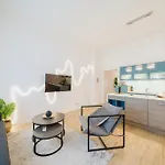 Apartament Homely - Luxurious, Spacious, Near Victory Column, River *