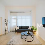 Homely - Luxurious, Spacious, Near Victory Column, River