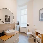 Homely - Luxurious, Spacious, Near Victory Column, River Apartament Berlin