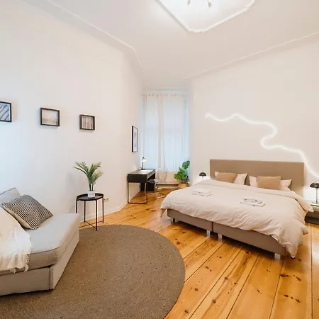 Apartament Homely - Luxurious, Spacious, Near Victory Column, River