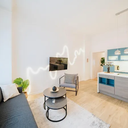 Homely - Luxurious, Spacious, Near Victory Column, River Berlin
