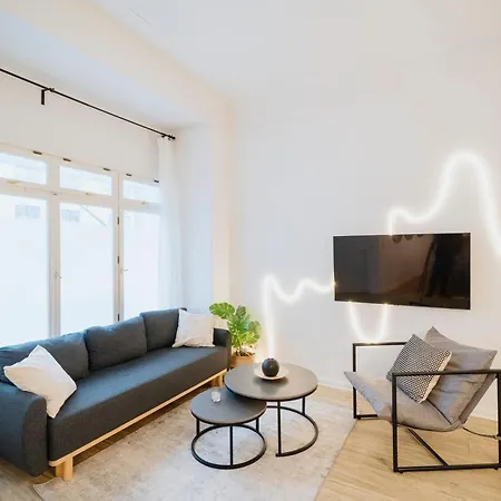 Apartament Homely - Luxurious, Spacious, Near Victory Column, River