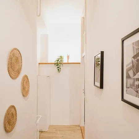 Homely - Luxurious, Spacious, Near Victory Column, River