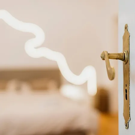 Homely - Luxurious, Spacious, Near Victory Column, River Berlin