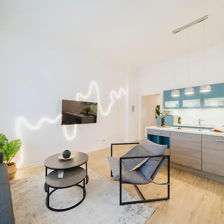 Lägenhet Homely - Luxurious, Spacious, Near Victory Column, River *