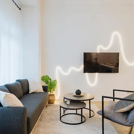 Lägenhet Homely - Luxurious, Spacious, Near Victory Column, River *