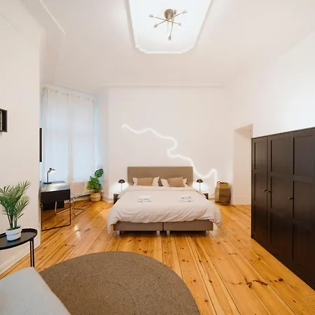 Homely - Luxurious, Spacious, Near Victory Column, River Berlin