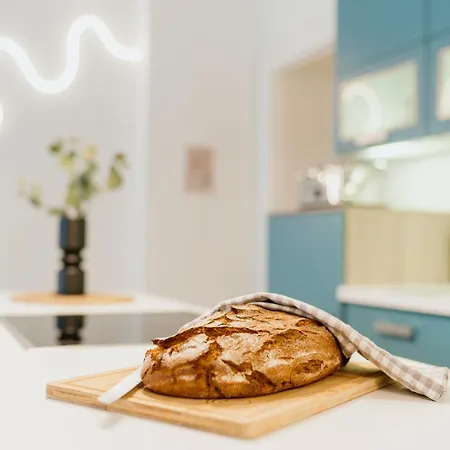 Homely - Luxurious, Spacious, Near Victory Column, River