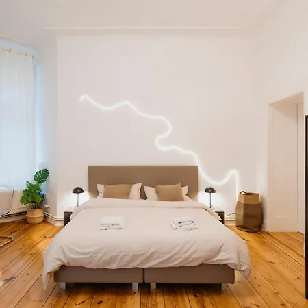 Homely - Luxurious, Spacious, Near Victory Column, River * Berlin