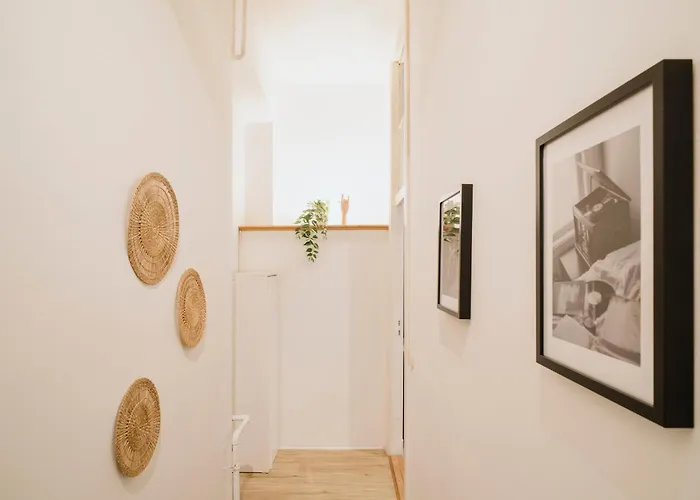 Homely - Luxurious, Spacious, Near Victory Column, River