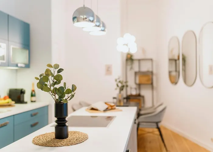 Apartamento Homely - Luxurious, Spacious, Near Victory Column, River *