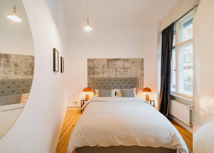 Homely - Luxurious, Spacious, Near Victory Column, River アパート