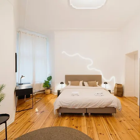 Apartman Homely - Luxurious, Spacious, Near Victory Column, River