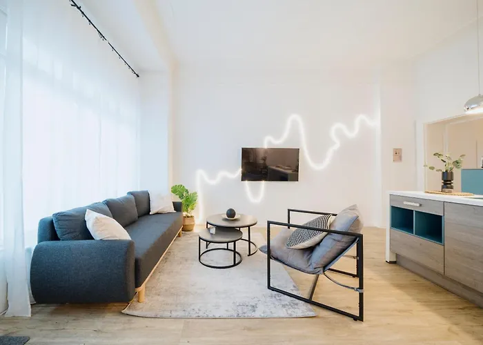 Apartman Homely - Luxurious, Spacious, Near Victory Column, River *