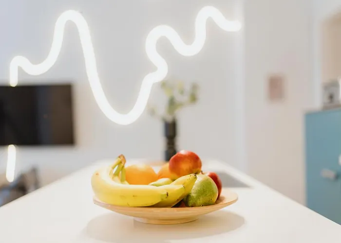 Homely - Luxurious, Spacious, Near Victory Column, River Apartman Berlin