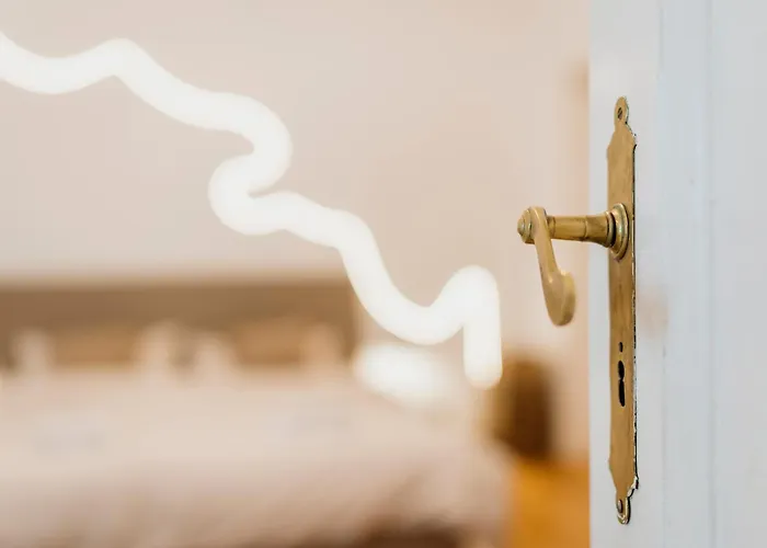 Homely - Luxurious, Spacious, Near Victory Column, River Berlin