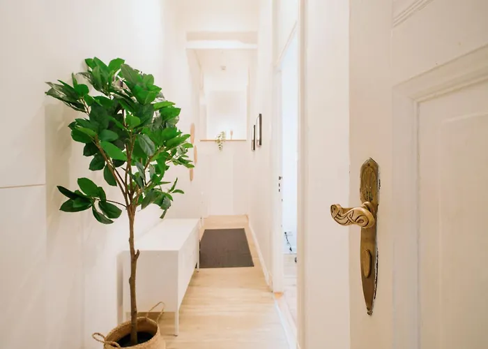 Homely - Luxurious, Spacious, Near Victory Column, River Berlijn