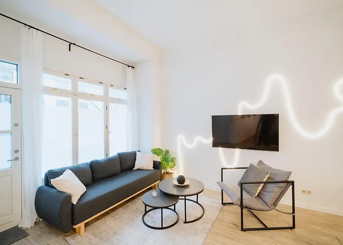 Apartman Homely - Luxurious, Spacious, Near Victory Column, River