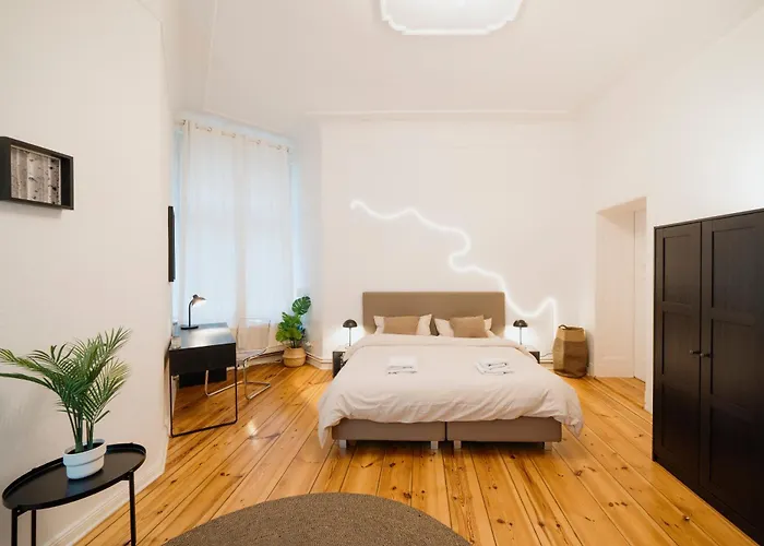 Apartman Homely - Luxurious, Spacious, Near Victory Column, River