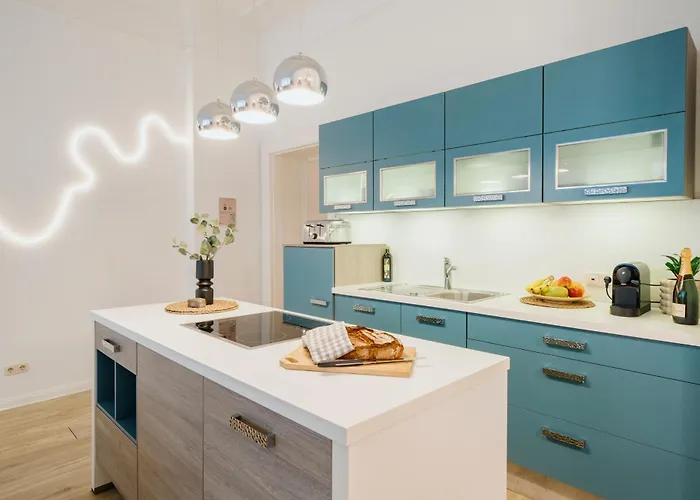 Homely - Luxurious, Spacious, Near Victory Column, River Appartement Berlijn