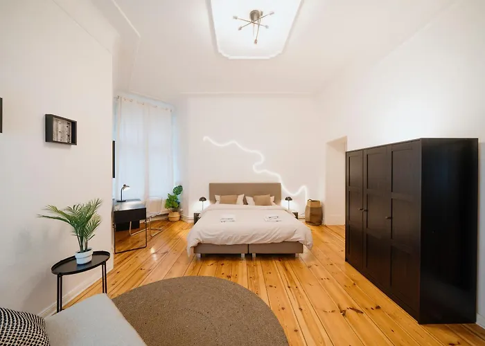 Homely - Luxurious, Spacious, Near Victory Column, River Berlijn